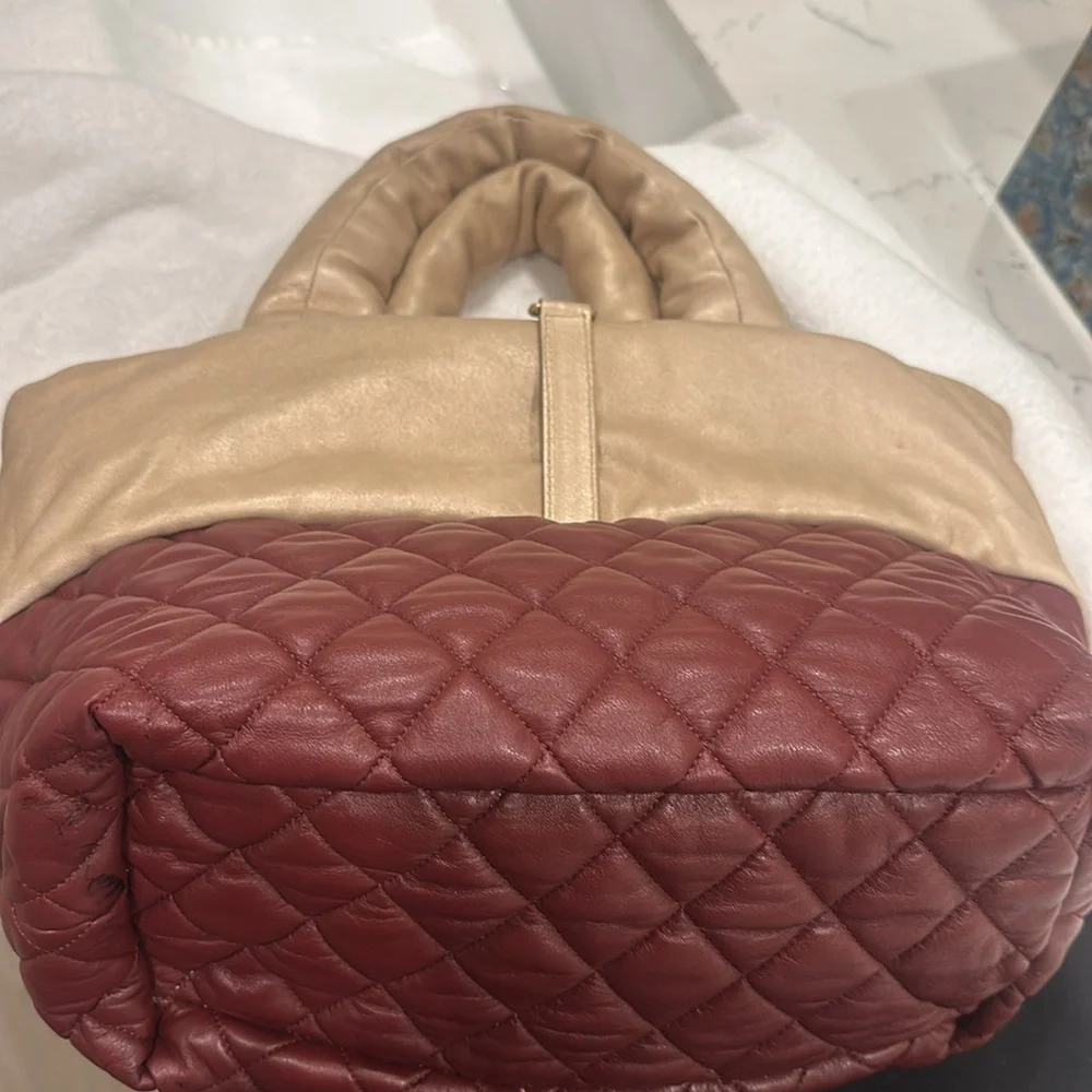 AUTHENTIC Chanel Cacoon, Gold and cabernet, reversible - Picture 12 of 14
